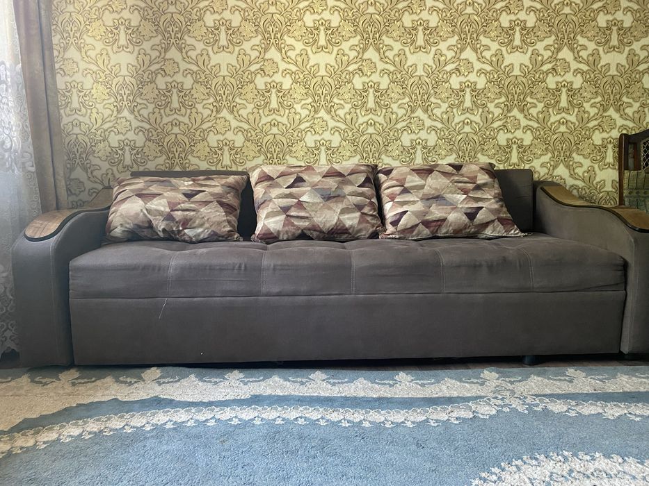 Диван в хорошом состоянии