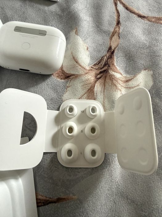 AirPods Pro (2-ро поколение) – оригинални, отлично състояние