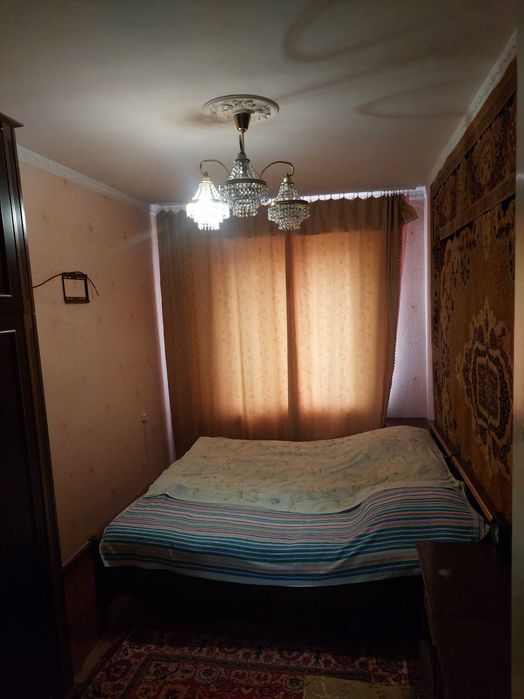 Сдается 4хкомнатная квартира,с обстановкой, с техникой, цена 600у.е.