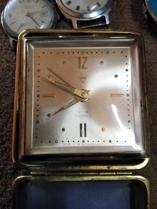 Продавам часовници