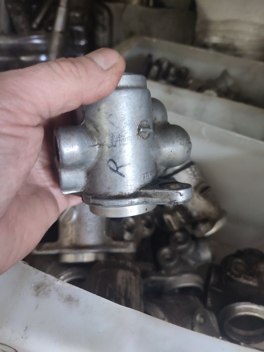 Корпус распределителя давления рейки