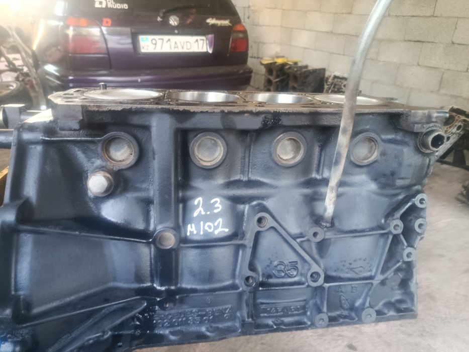 Блок Мерседес м102 2.3 заряженный