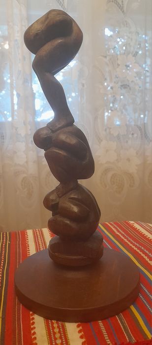 Două statuete decorative din lemn