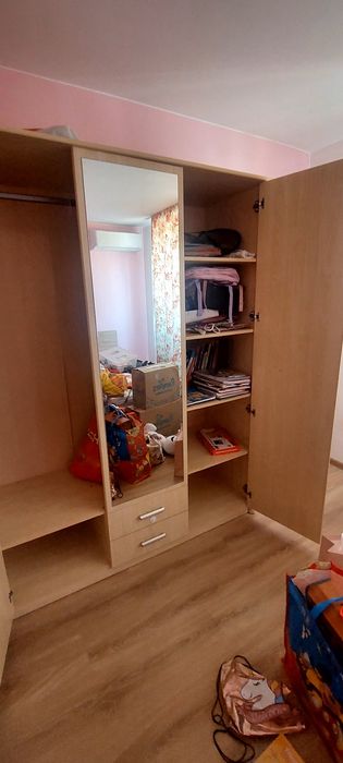Трикрилен гардероб с огледало