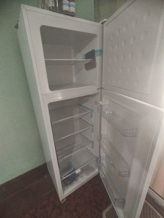 Muzlatkich sotiladi yangi hali ishlatilmagan. NARXI kelishildi.