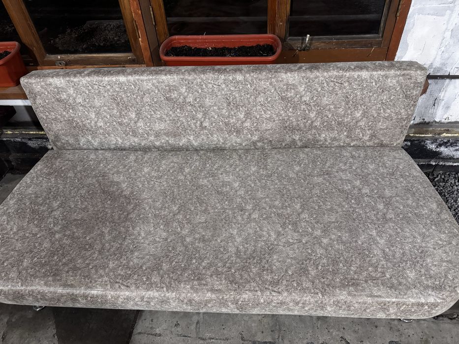 Продам диван в отличном состояний!