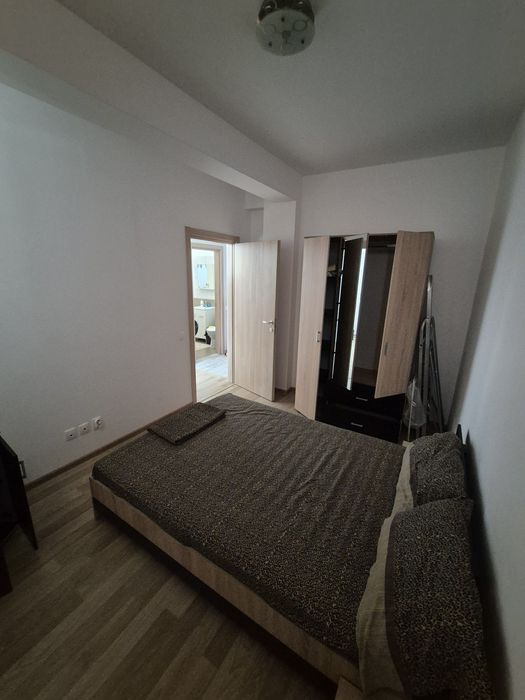Inchiriez apartament cu gradina!
