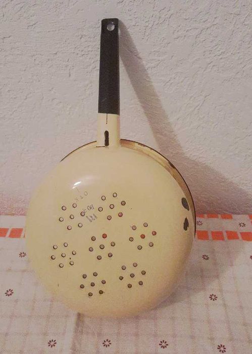 Таз алюминиевый, бидон эмалированный 3 л, дуршлаг, сито для жарки