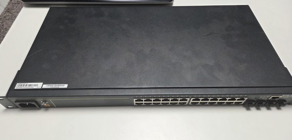 Switch profesional DCN S4600-28P-SI