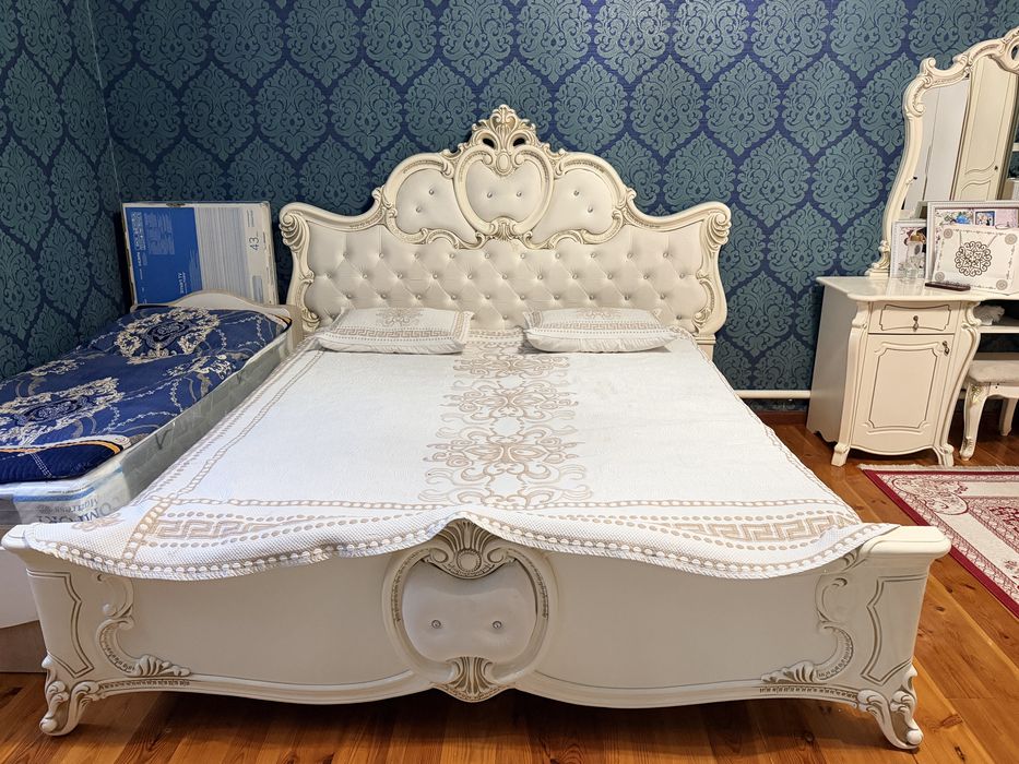 Спальный гарнитур жақсы жағдайда.