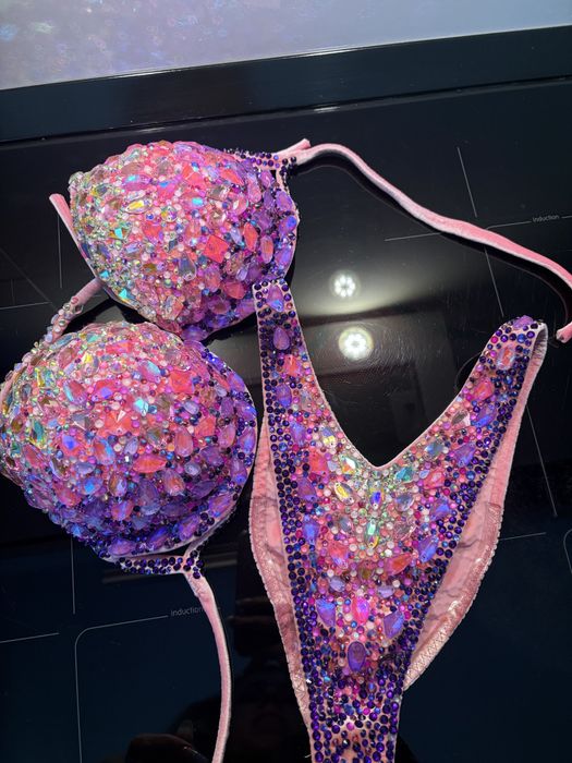 Costum bikini fitness si saboti