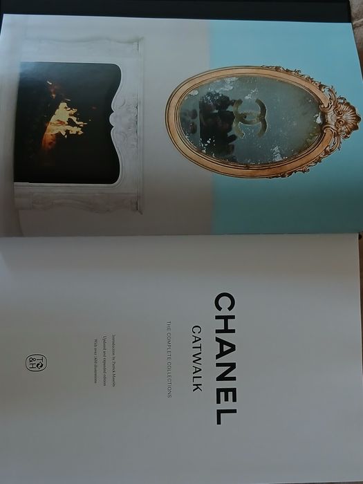 Книга Chanel Catwalk