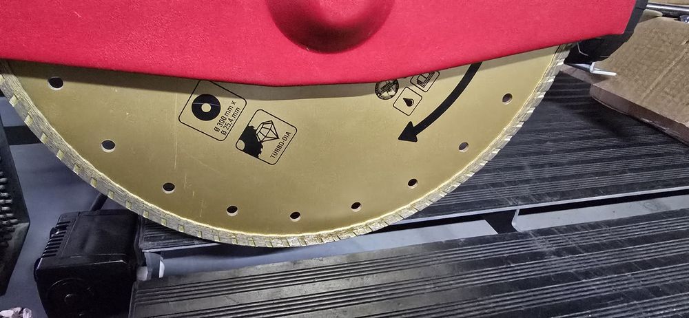 Машина за рязане на тухли и камък - водна под наем  - 15лв.