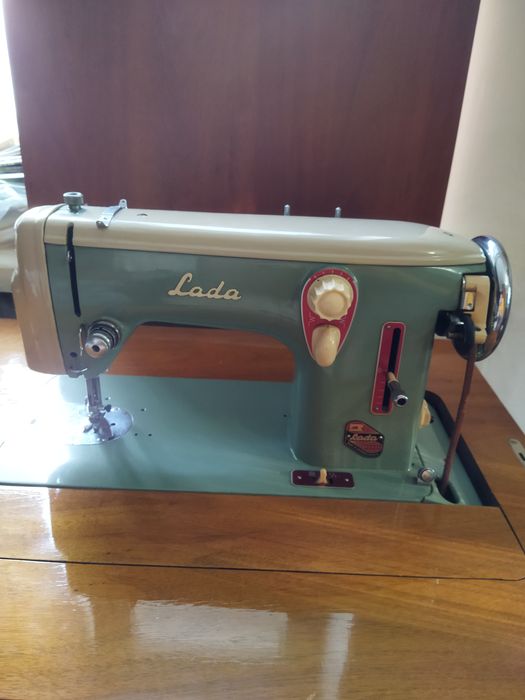 Продаю швейную машинку