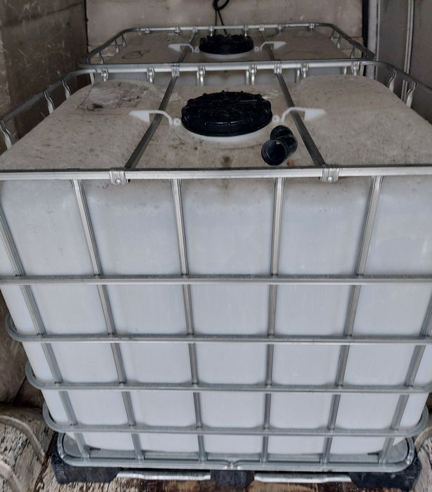 Бидони 1 тон цистерни 1000л контейнери бели