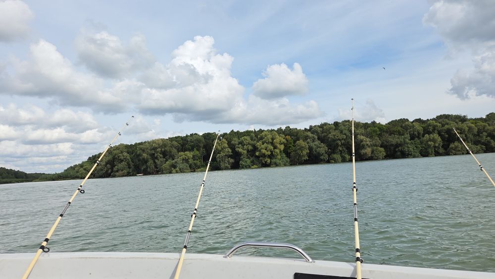 Barca // Salupa 4.30m+ motor Mercury+ peridoc // acte valabile , variante doar atv // SSV