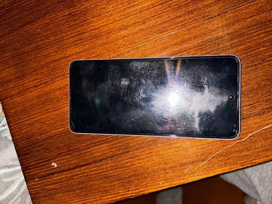 продаеться телефон