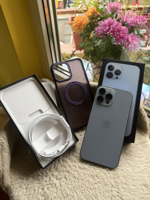 Apple iPhone 13 Pro Max 256GB Sierra Blue – отлично състояние, пълен комплект