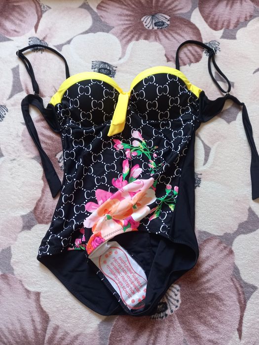 Продам купальник новый