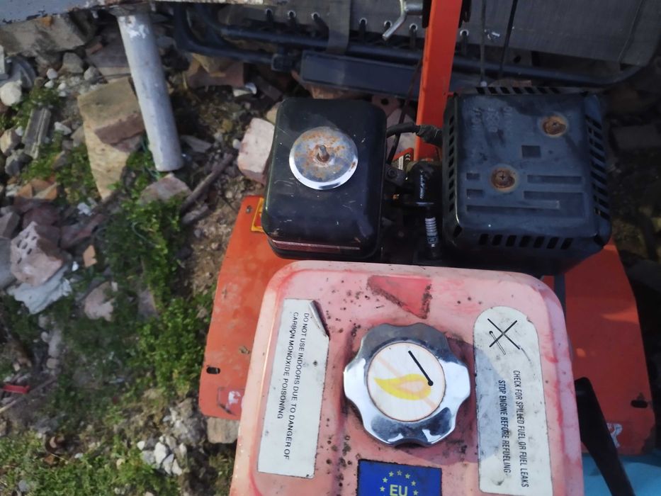 Продавам мото фреза за части