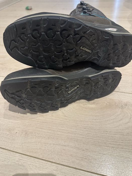 Продам обувь Lowa
