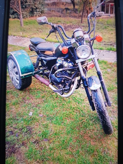 Motocicleta cu 3 roti