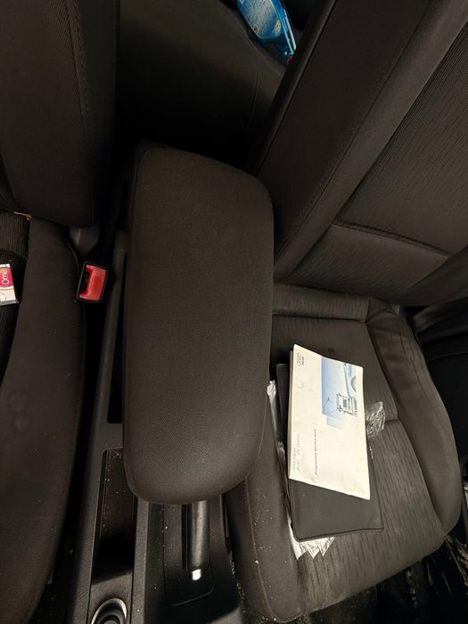 Продавам подлакътник за Audi A4 B7