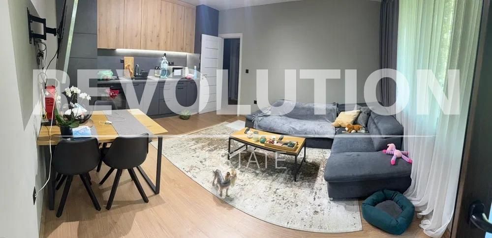 Дава се под наем Тристаен апартамент в Варна, Чайка - 100 кв.м за 850 € - Снимка #1