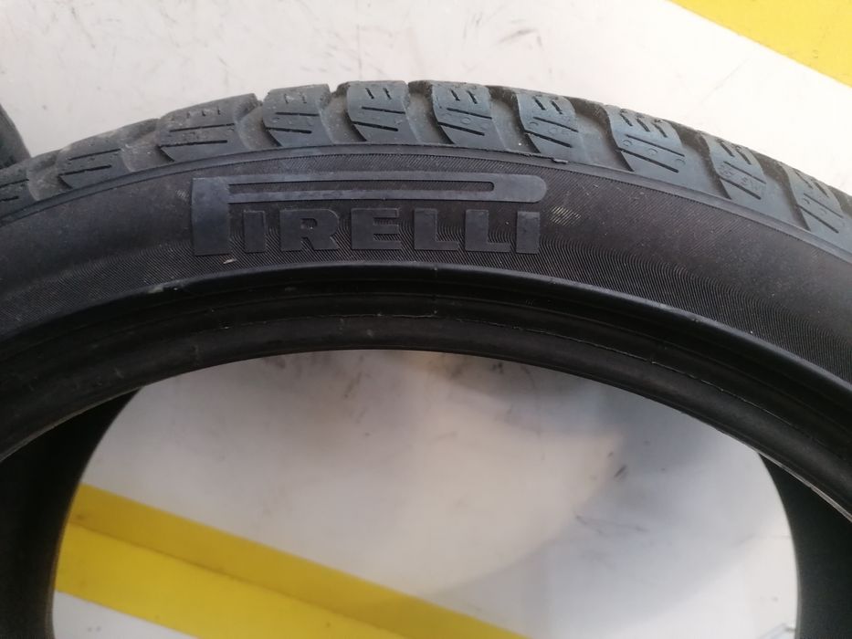 225/40/19  iarna  2*PIRELLI  93h dot 3921. 5,,56mm