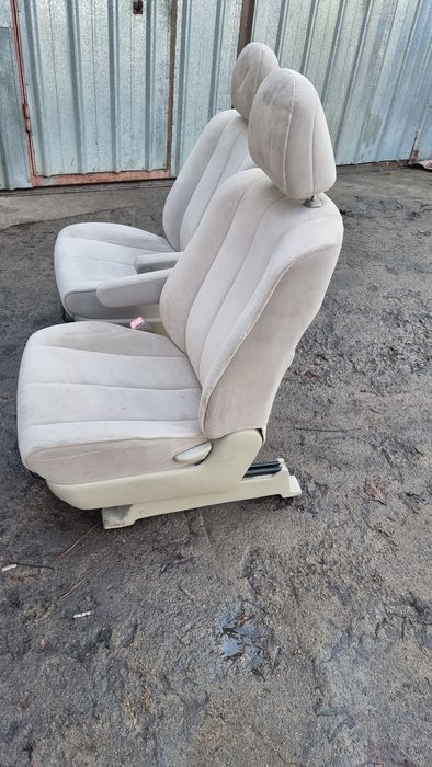 Автокресла передние сидения  Toyota Estima  .