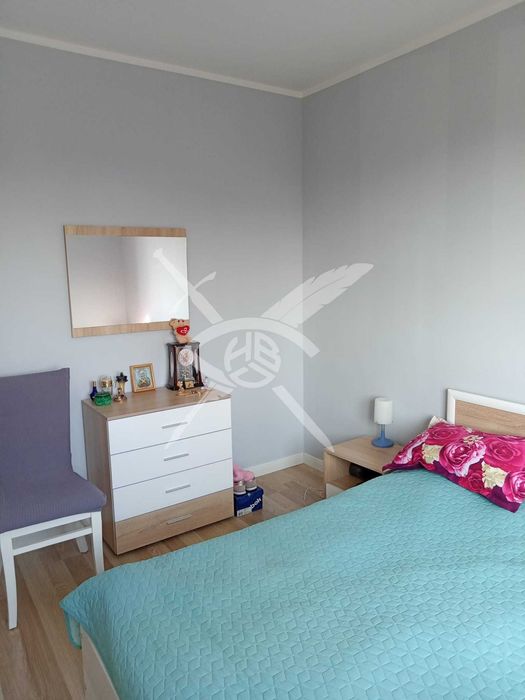 Двуетажна къща с двор в с. Горица