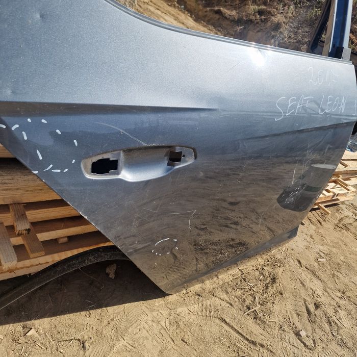 Seat Leon 3   2017 предна дясна врата задна дясна врата