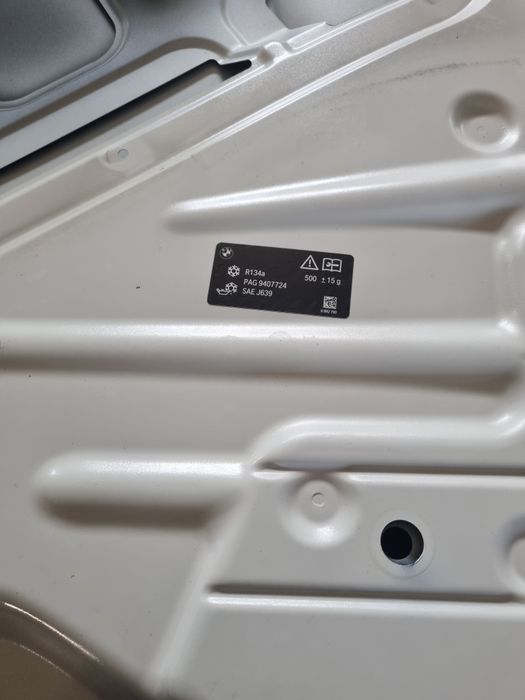 Vând capota ORIGINALĂ BMW Seria 4 (alpinweiss 300)