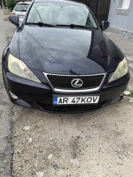 Vand sau Schimb Lexus is220d