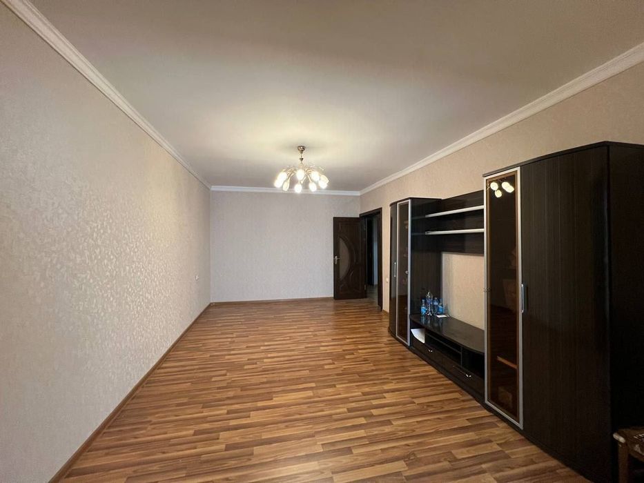Продается 2х ком квартира, ориентир: Госпитальный рынок/Макро, 70м²