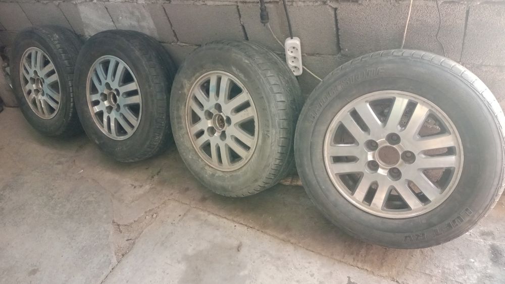 Титан с покрышками