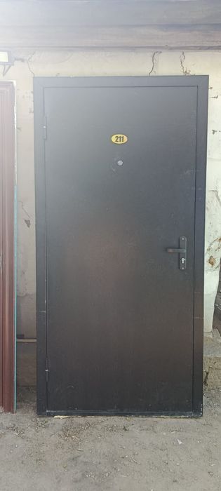 Продам металлические двери.
