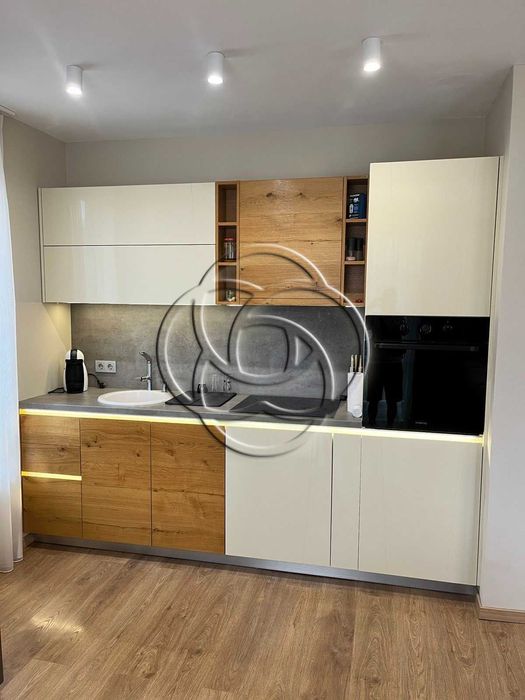 Дава се под наем Тристаен апартамент в София, Витоша - 98 кв.м за 900 € - Снимка #1