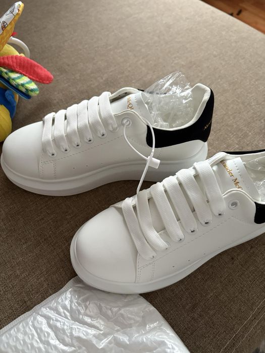 Vând alexander McQueen