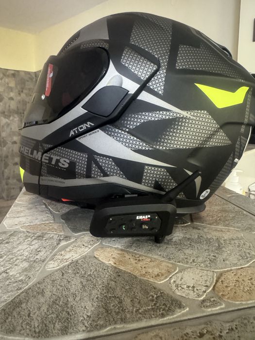 Модуларна каска с вграден интерком