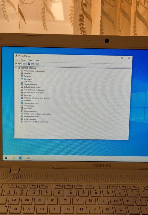 Laptop Toshiba Satellite Alb C855-2FG , i5-3230M , 8 gb RAM , HDD 1 tb , Windows 10 activat