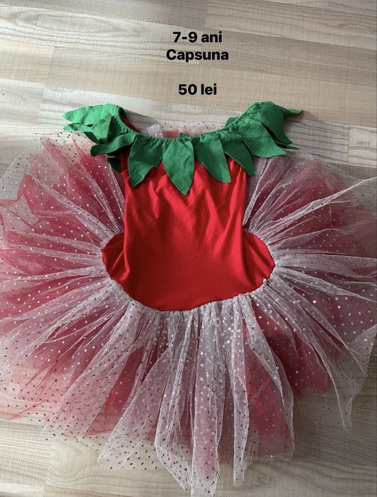 Costum capsunica