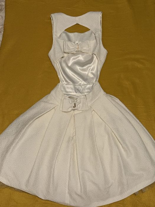 Бяла официална разкроена рокля “Junona”