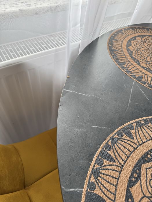 Masa rotunda cu 4 scaune