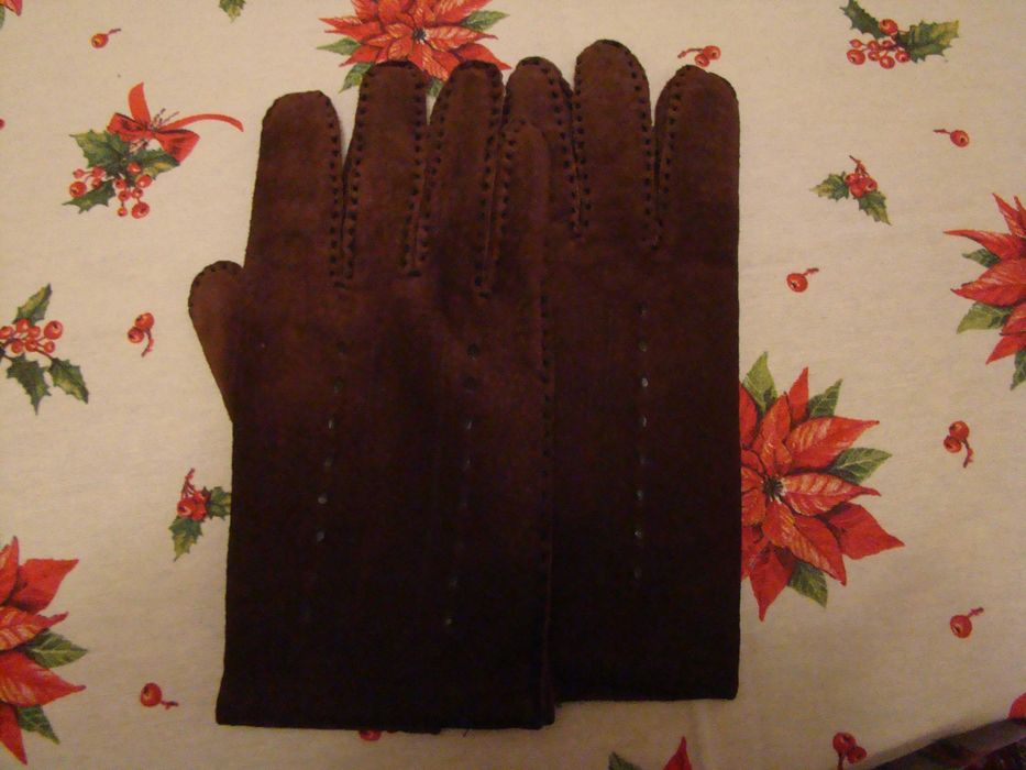 Неизползвани  мъжки ръкавици от ест. велур - България