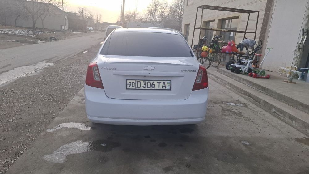 Ласетти сотилади