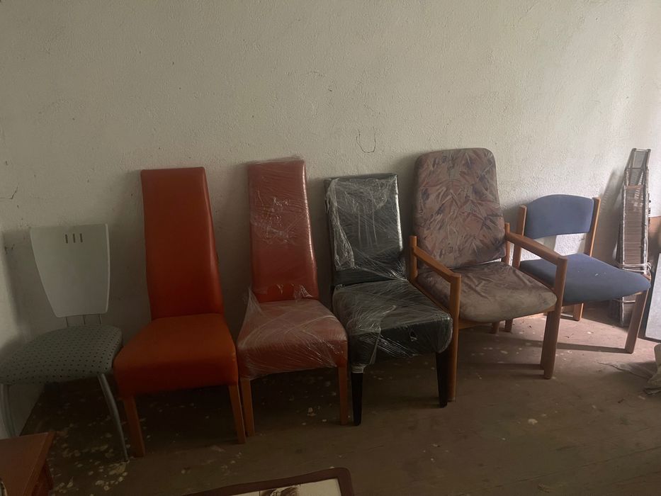 Столове кожени и тапицирани