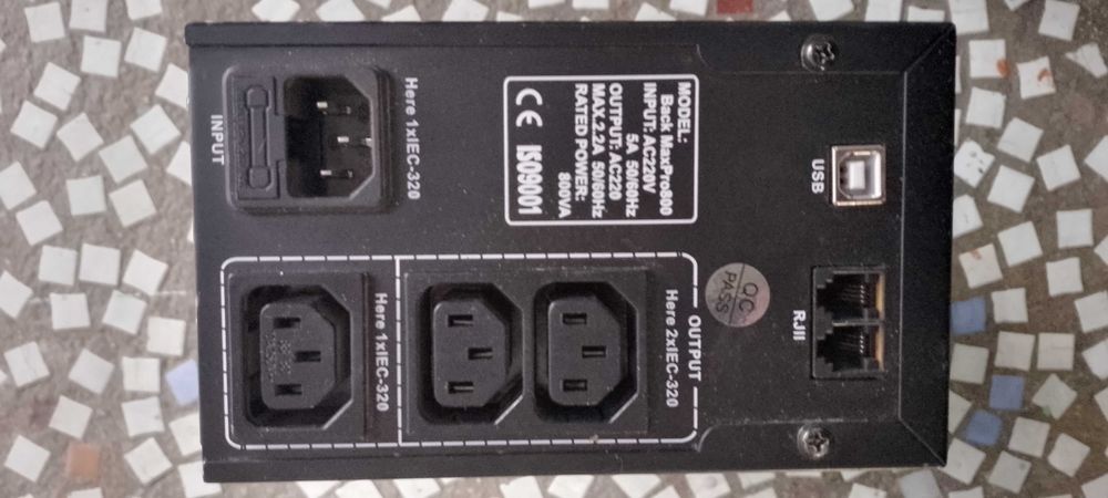 Блок безперебейного питания UPS.