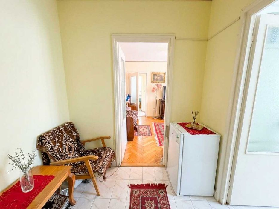 Apartament cu 2 camere, situat în zona ultracentrală a orașului Piatra-Neamț. Imobilul este dotat cu multiple îmbunătățiri. Str Mihai Eminescu