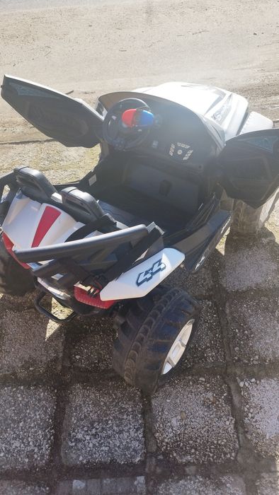 Акумулаторен детски джип!